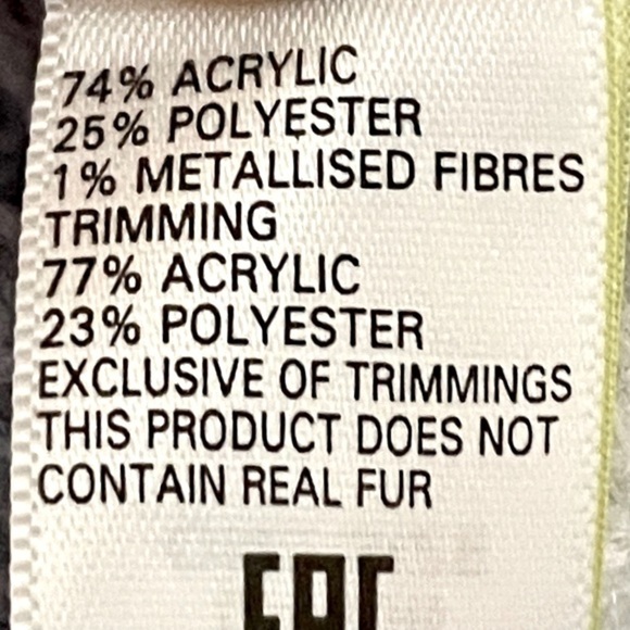 🌺 M&S Fun & Festive Polar Bear King Holiday Winter Pom Beanie NWT - Picture 5 of 8